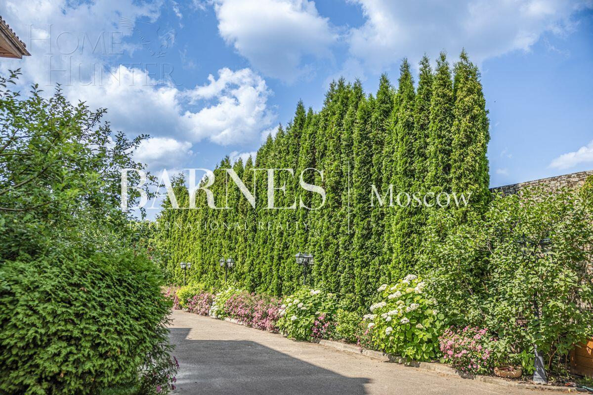 3-этажный таунхаус 700 м² с отделкой