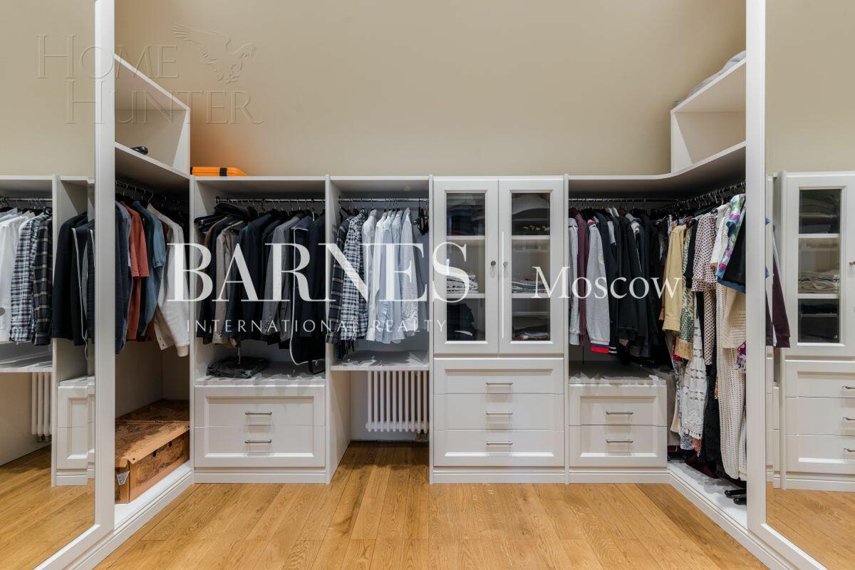 3-этажный коттедж 550 м² с отделкой