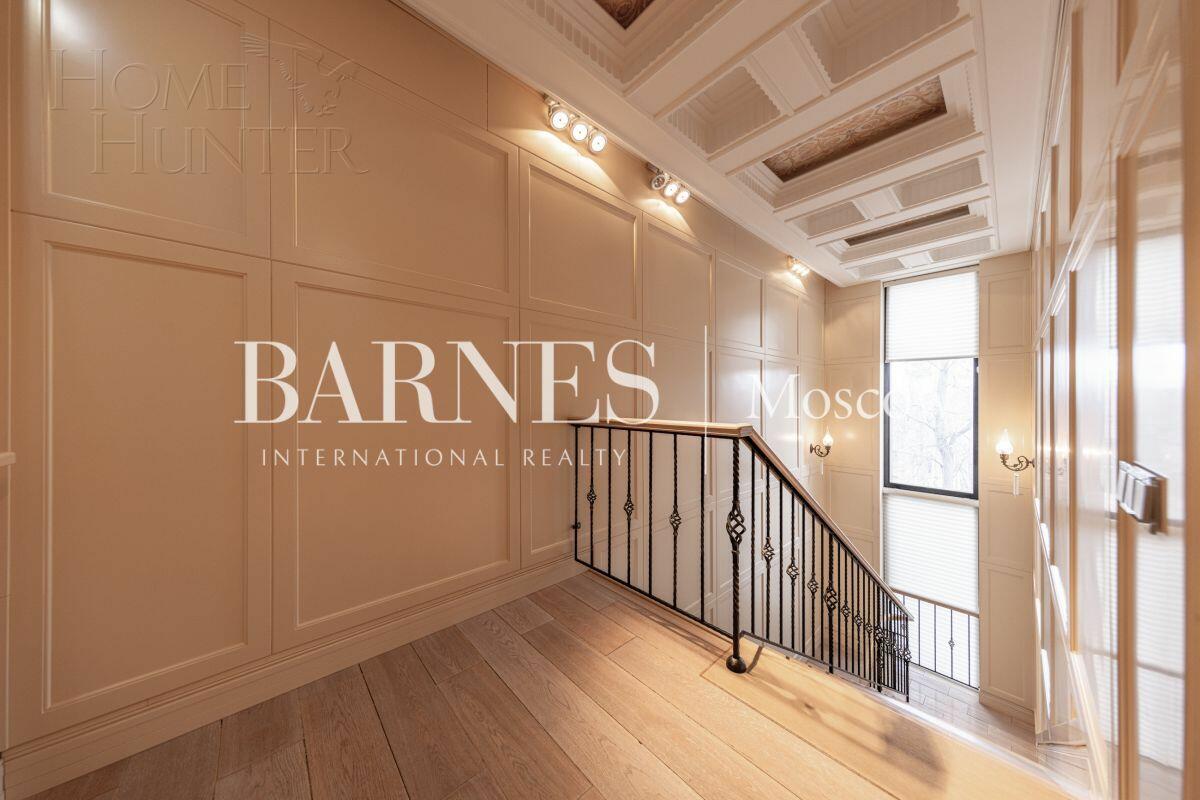 3-этажный таунхаус 430 м² с отделкой