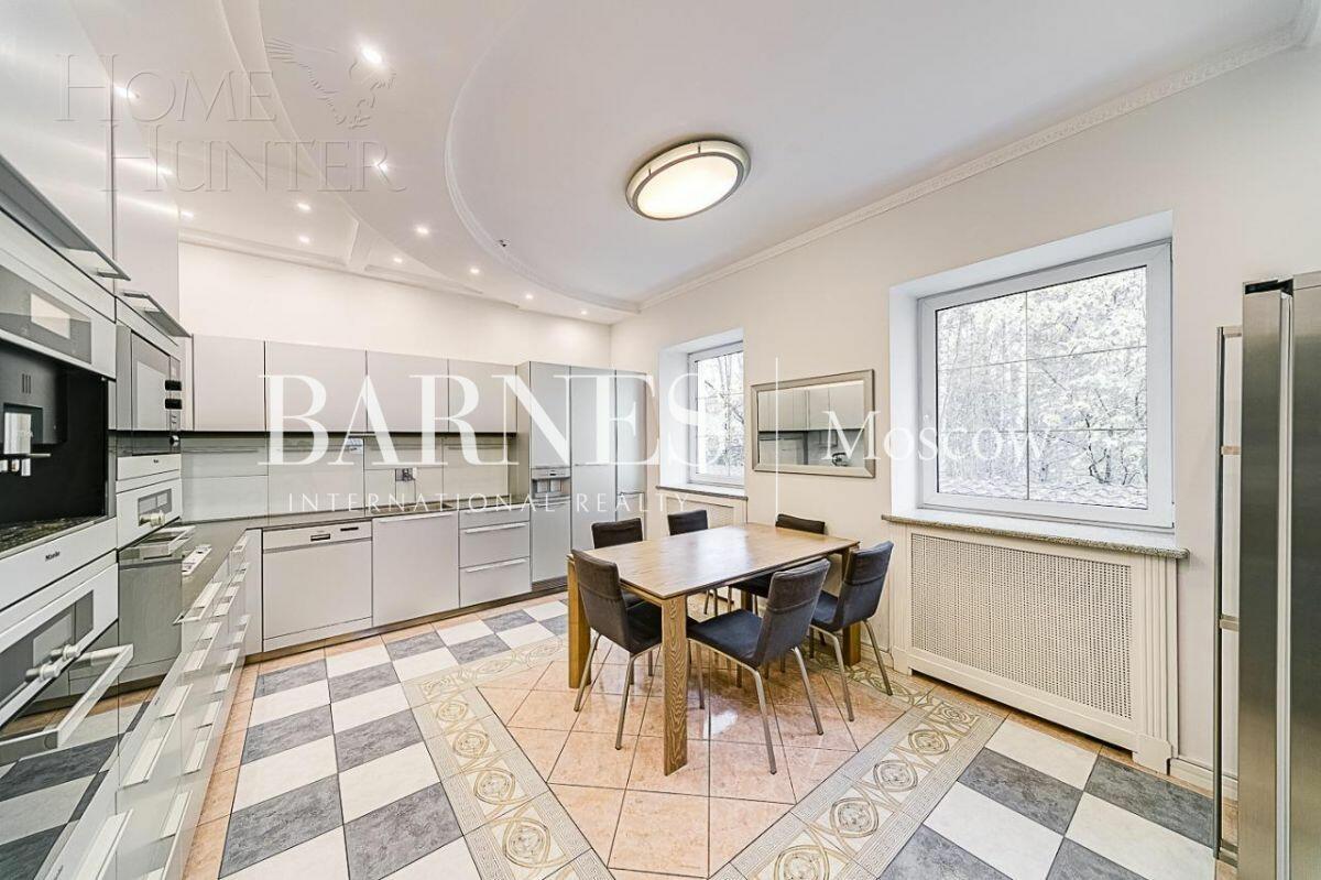 3-этажный коттедж 740 м² с отделкой