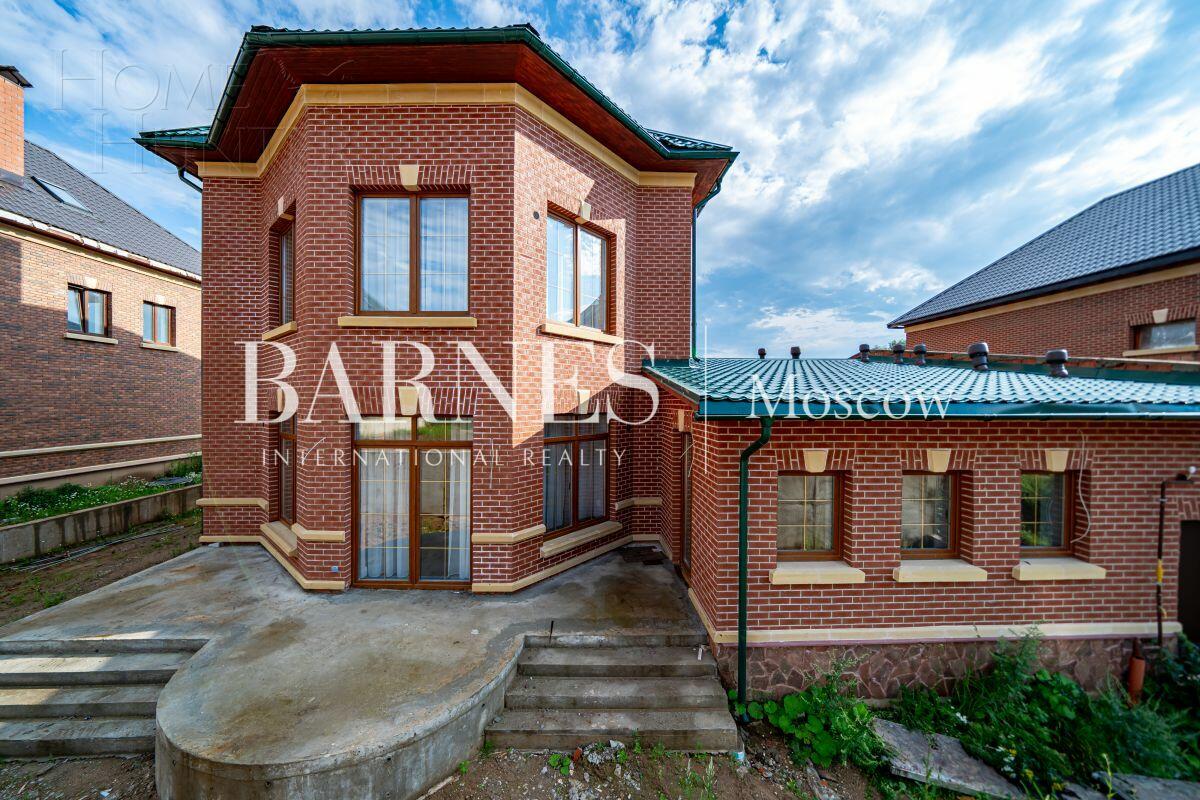 2-этажный коттедж 335 м² с отделкой