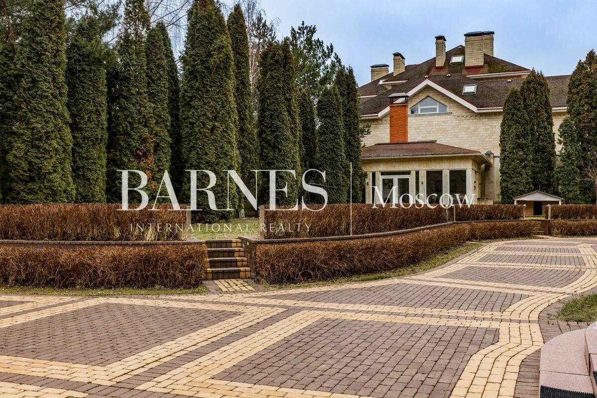 2-этажный коттедж 1 087 м² с отделкой