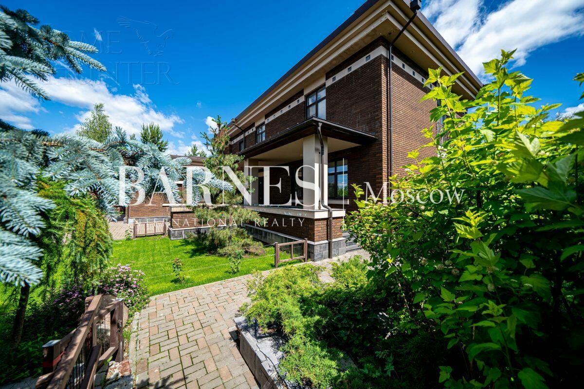 2-этажный коттедж 550 м² с отделкой