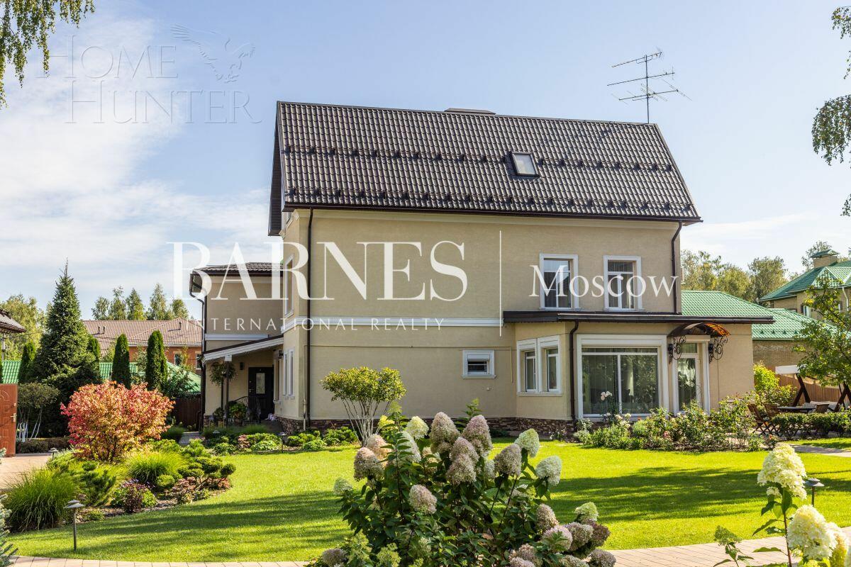 3-этажный коттедж 550 м² с отделкой