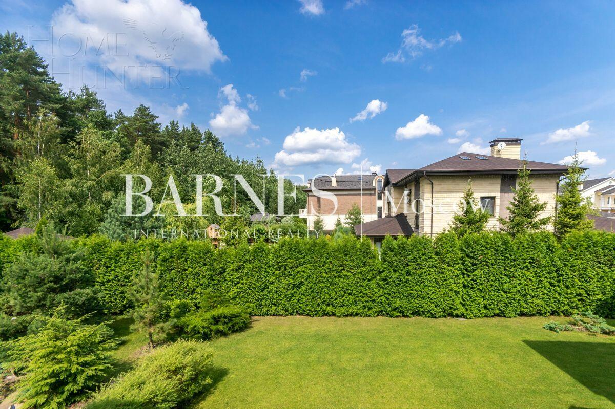 3-этажный коттедж 1 162 м² с отделкой