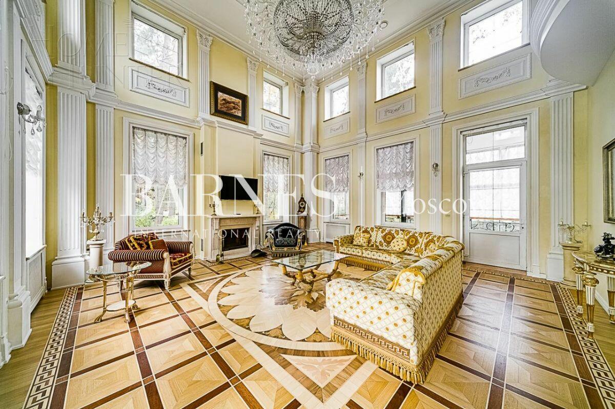 3-этажный коттедж 740 м² с отделкой