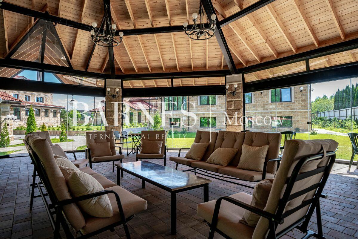 2-этажный коттедж 2 800 м² без отделки