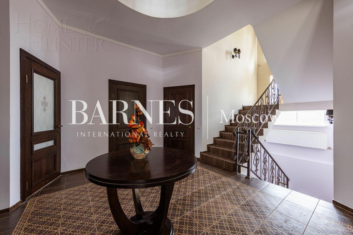 2-этажный коттедж 320 м² с отделкой