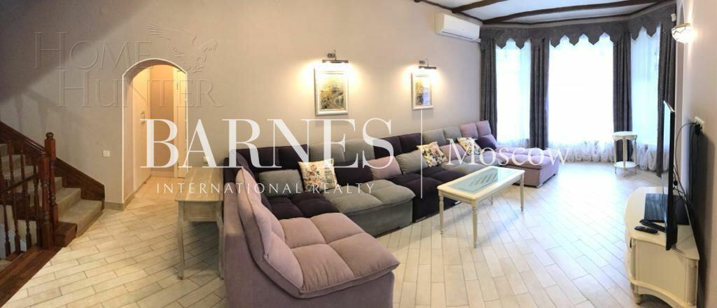 3-этажный коттедж 400 м² с отделкой