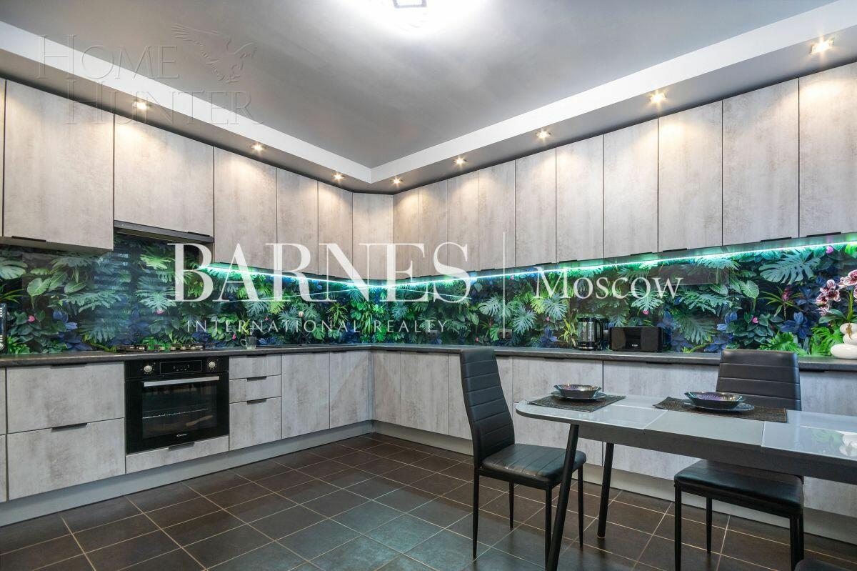 3-этажный коттедж 1 162 м² с отделкой