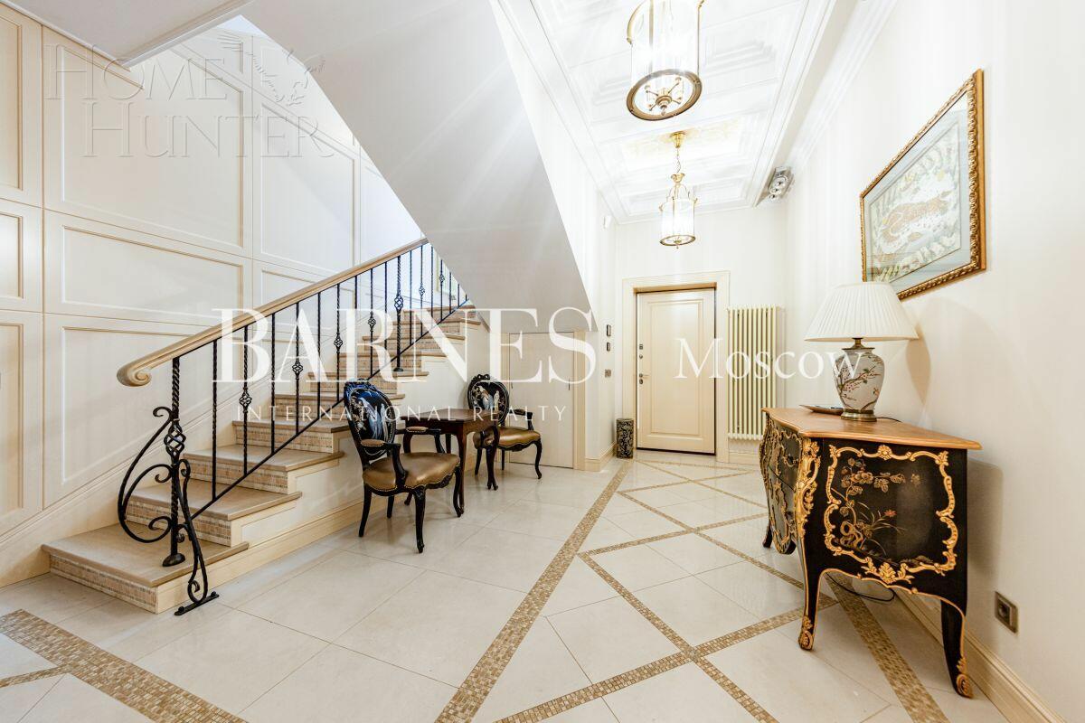 3-этажный таунхаус 430 м² с отделкой