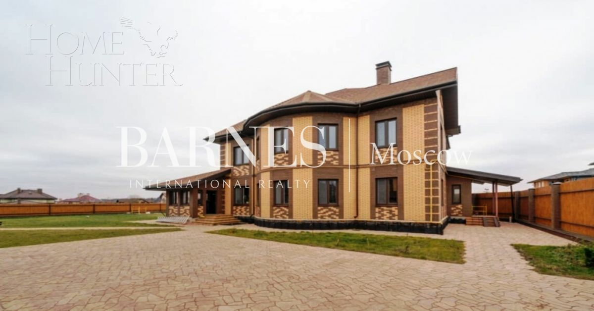 3-этажный коттедж 1 240 м² с отделкой