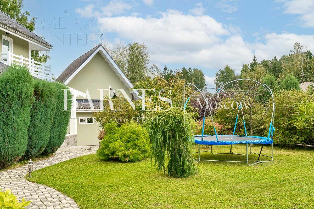 2-этажный коттедж 1 150 м² с отделкой