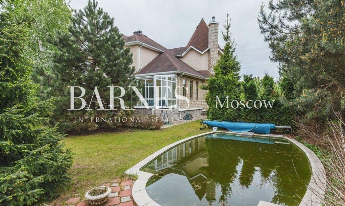 2-этажный коттедж 550 м² с отделкой