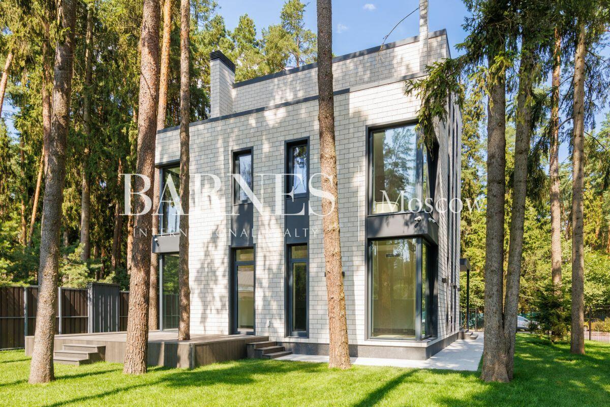 3-этажный коттедж 380 м² с отделкой