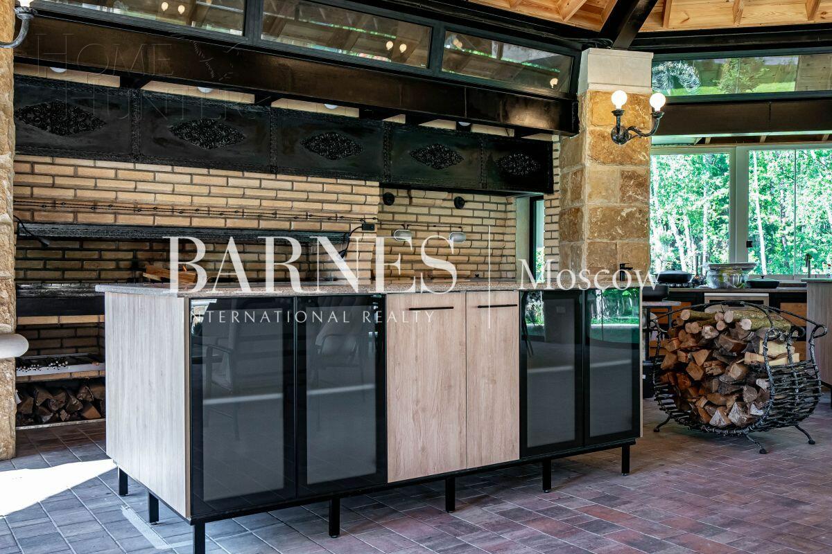 2-этажный коттедж 2 800 м² без отделки