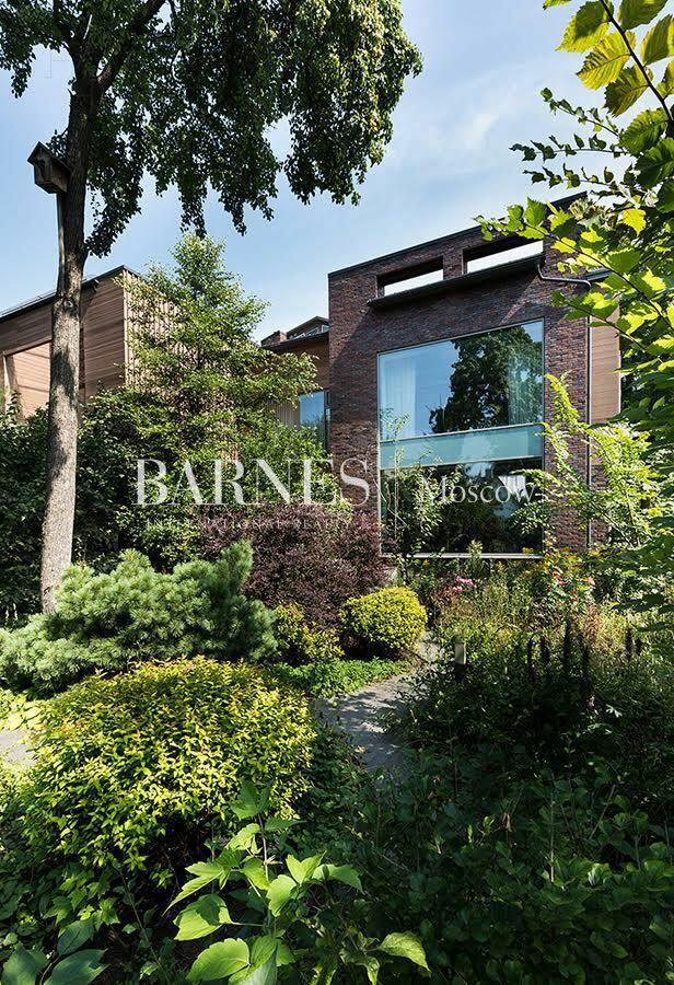 3-этажный коттедж 750 м² с отделкой