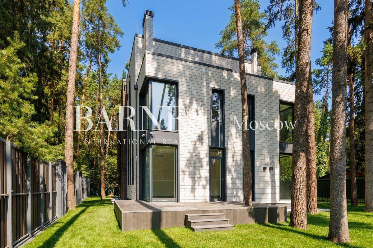 3-этажный коттедж 380 м² с отделкой