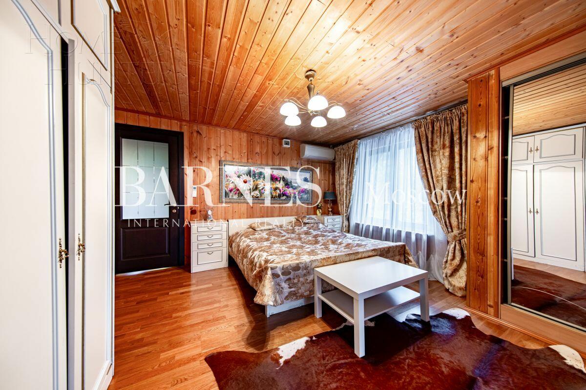 3-этажный коттедж 650 м² с отделкой