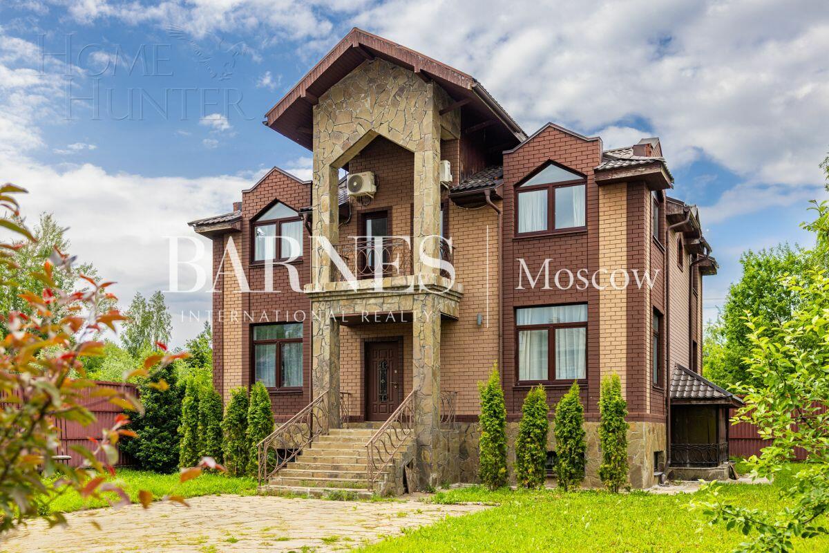 2-этажный коттедж 320 м² с отделкой