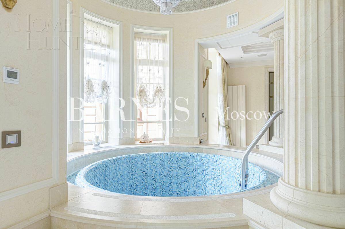 2-этажный коттедж 2 400 м² с отделкой