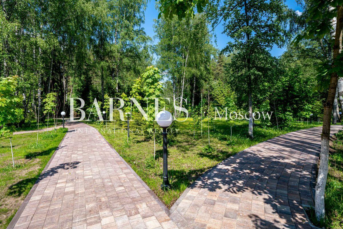 2-этажный коттедж 2 800 м² без отделки