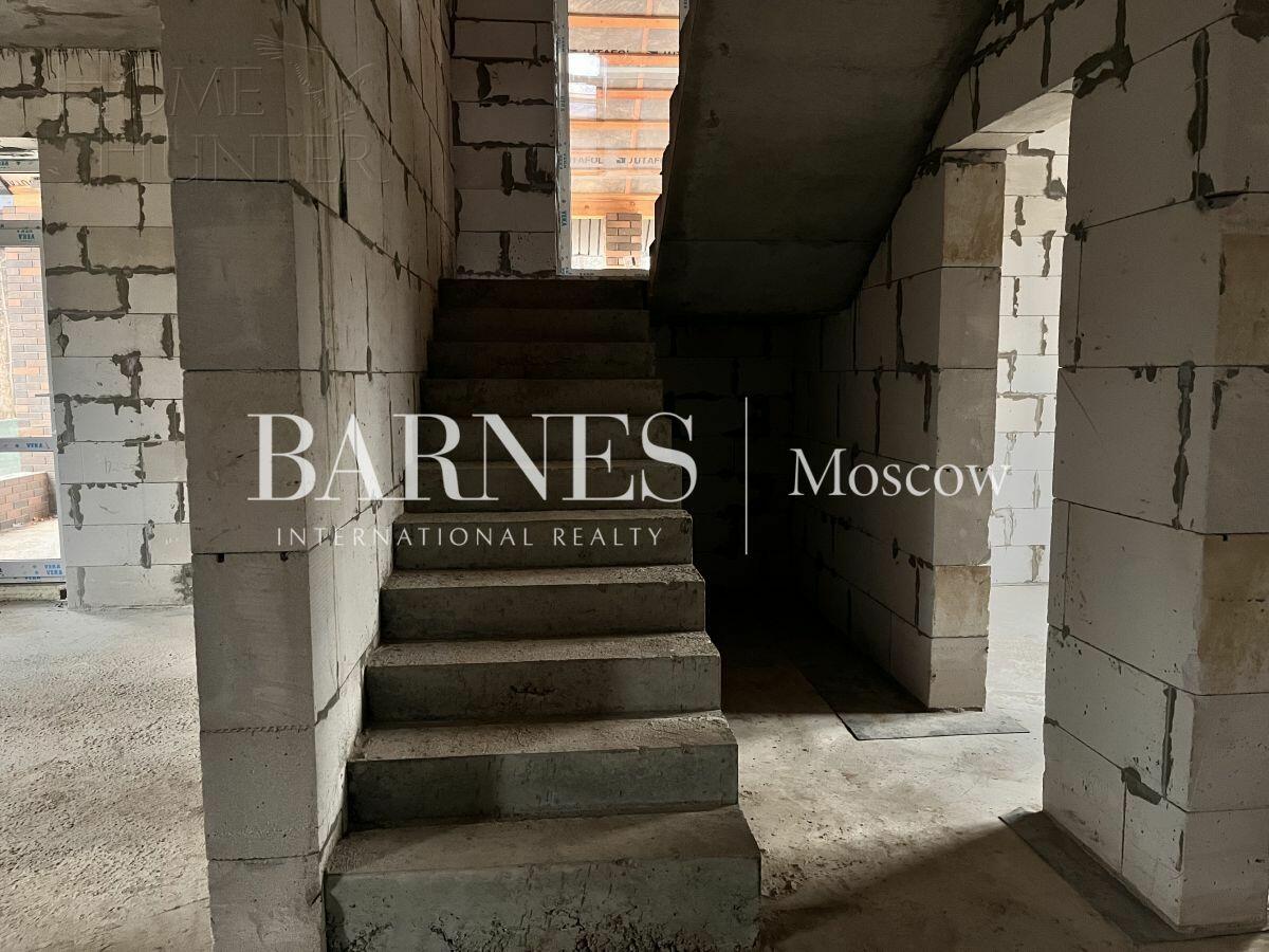 2-этажный коттедж 300 м² без отделки