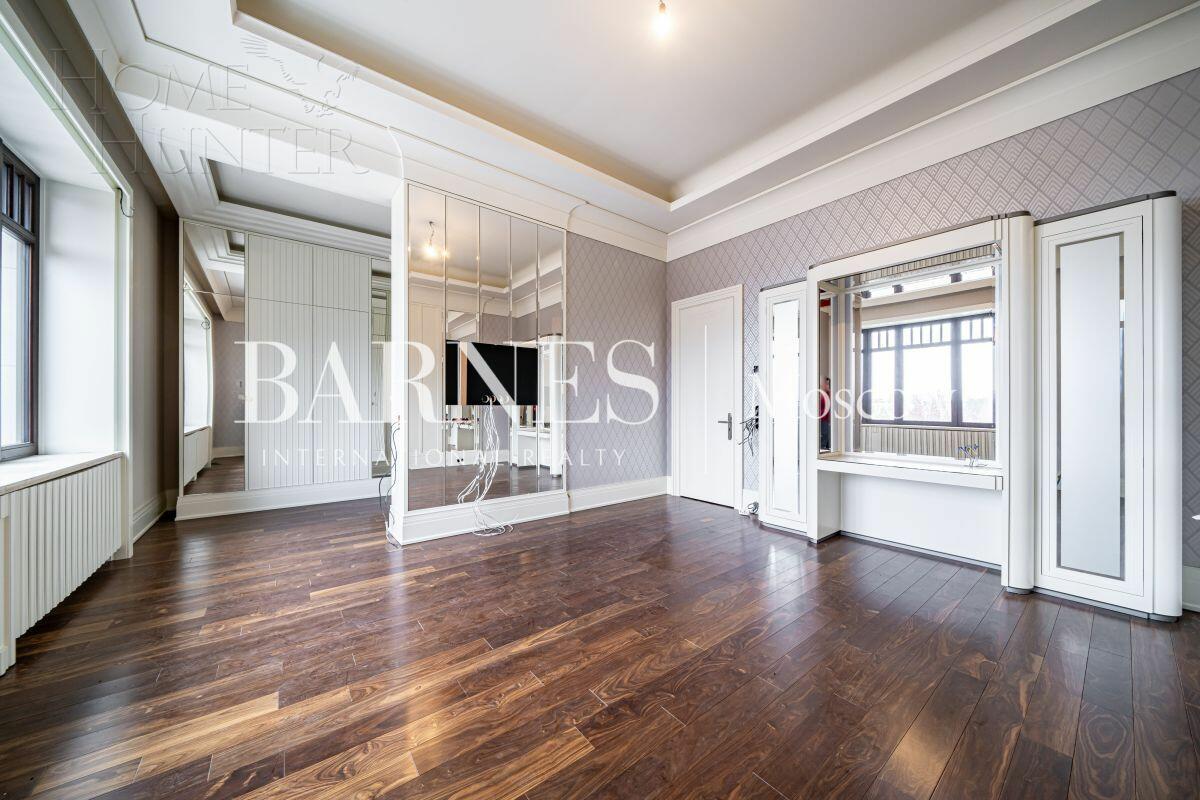 2-этажный коттедж 1 244 м² с отделкой