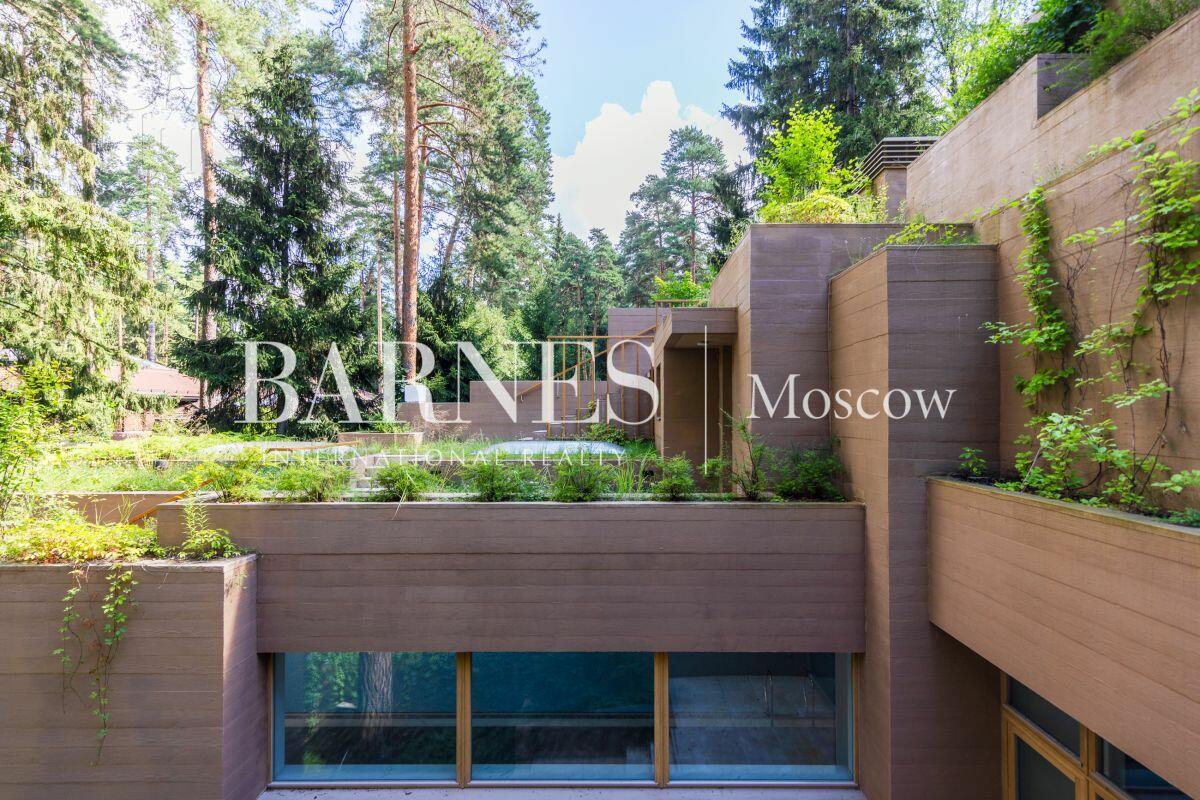 2-этажный коттедж 1 330 м² с отделкой