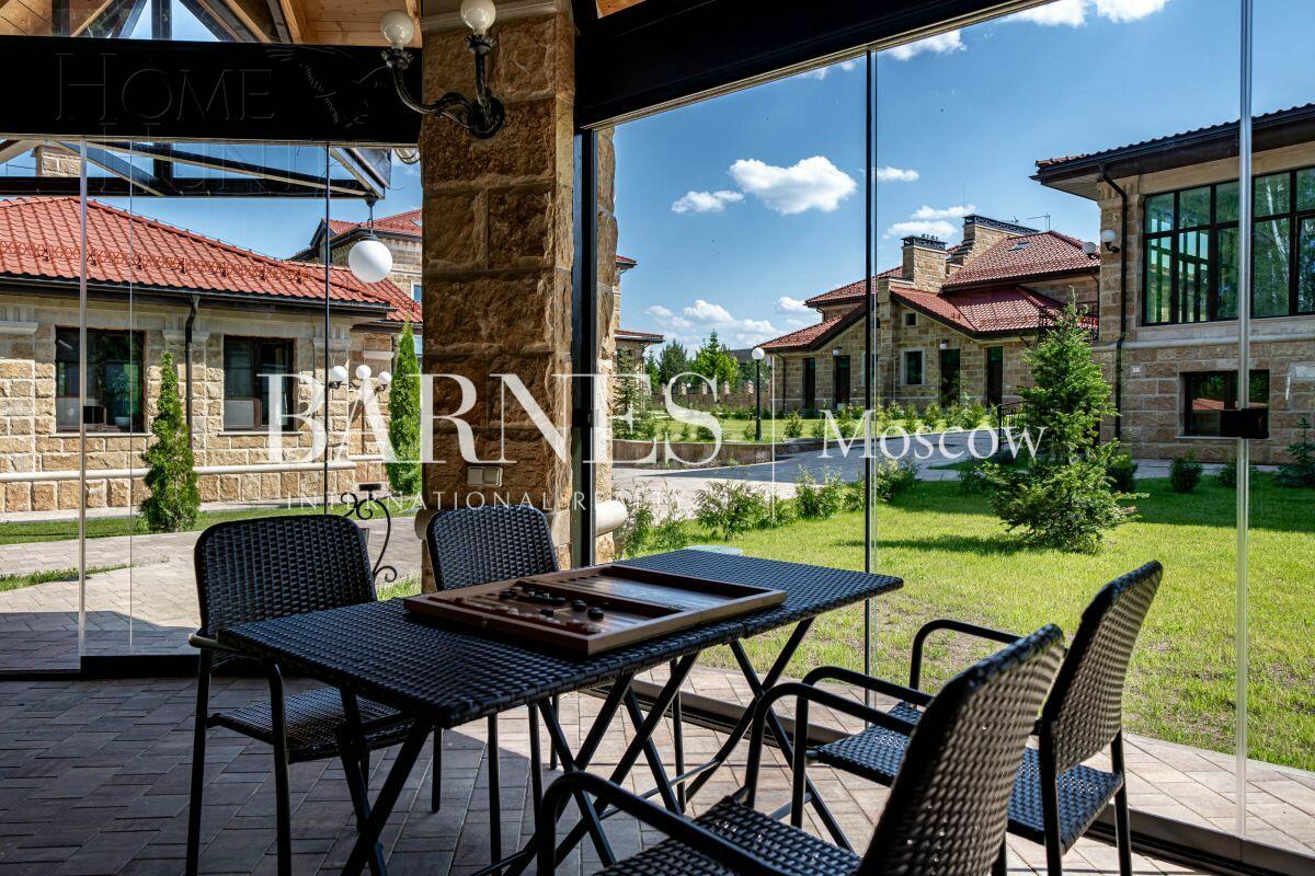 2-этажный коттедж 2 800 м² без отделки