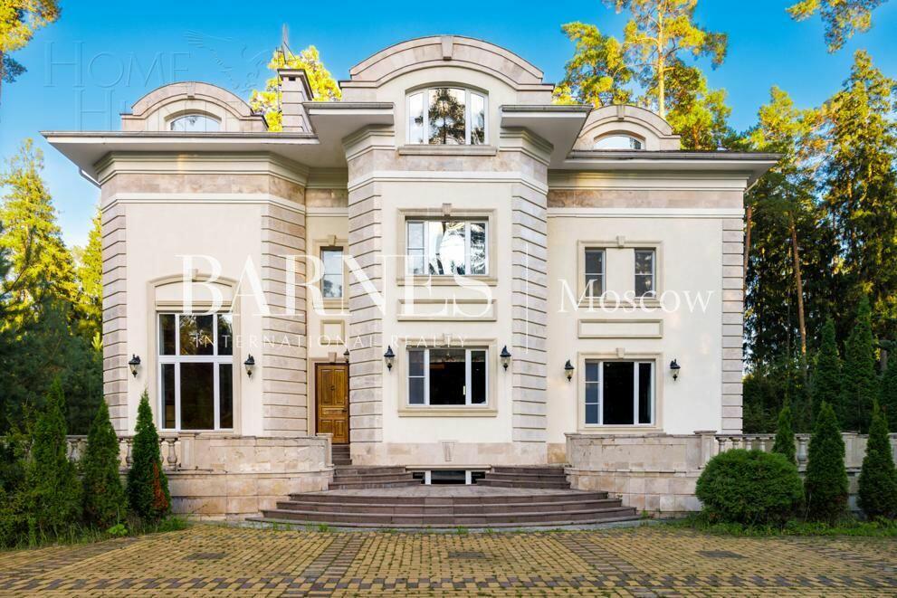 2-этажный коттедж 696 м² с отделкой