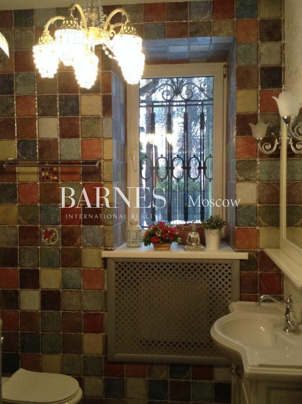 3-этажный коттедж 400 м² с отделкой