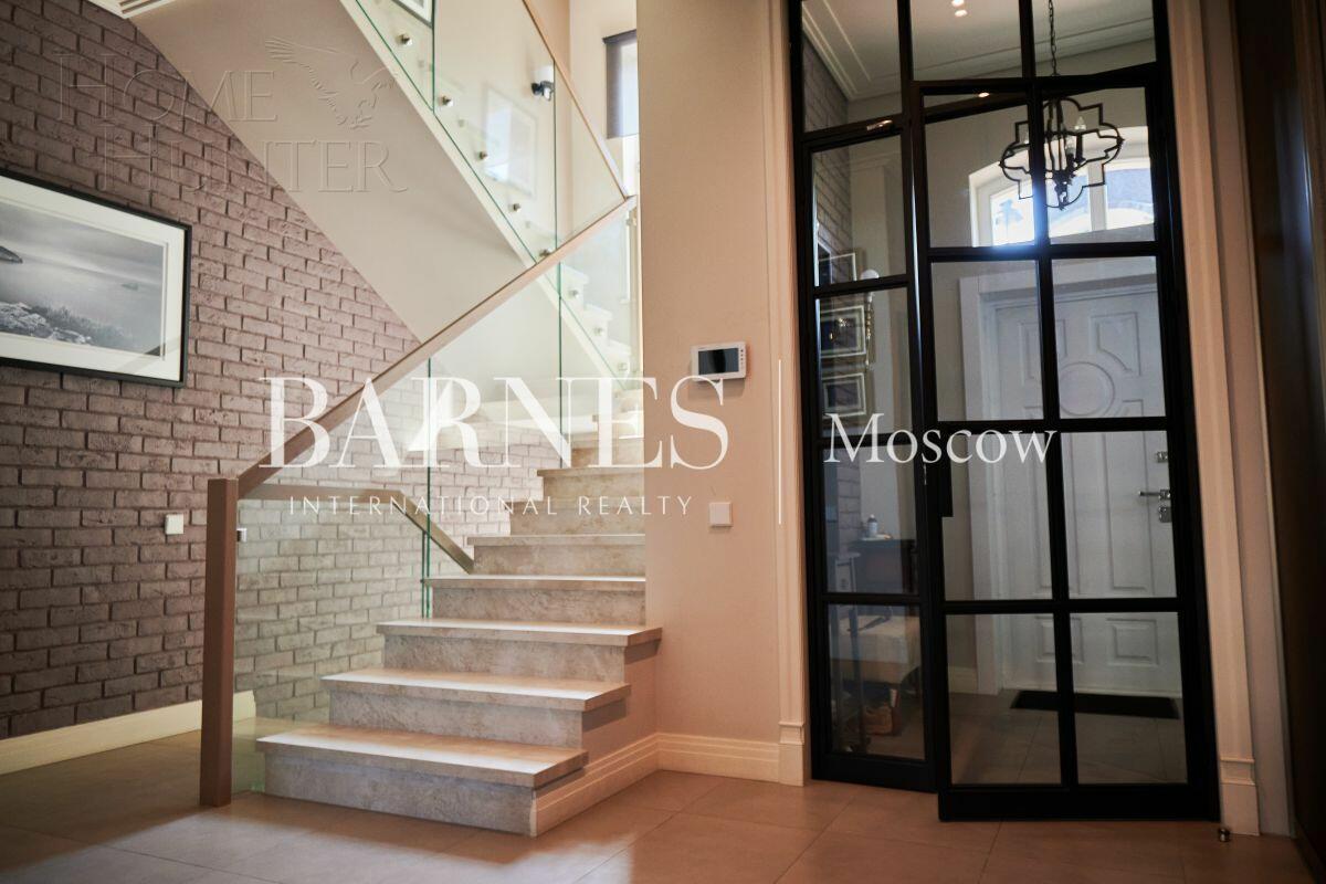 2-этажный таунхаус 295 м² с отделкой