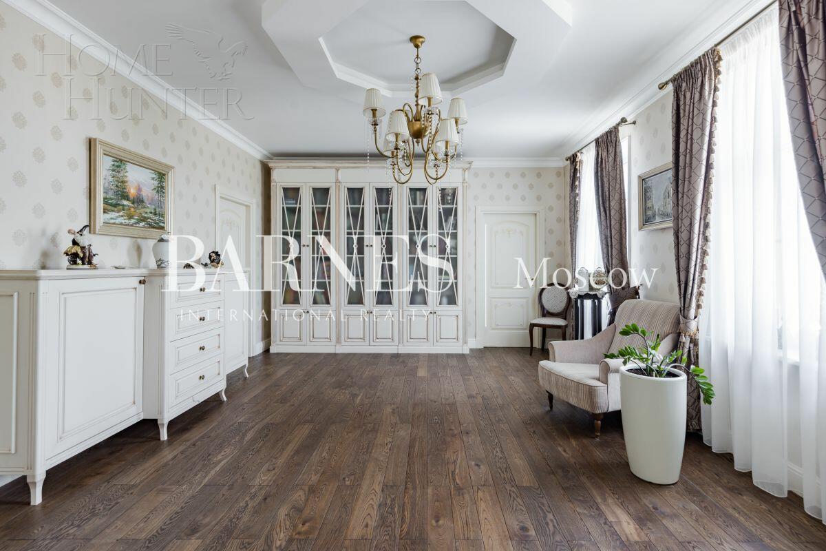 3-этажный коттедж 550 м² с отделкой