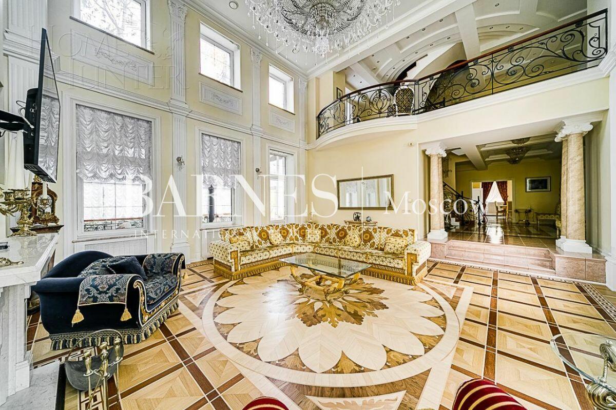 3-этажный коттедж 740 м² с отделкой