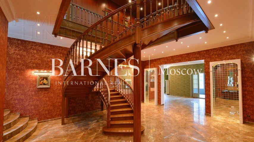 2-этажный коттедж 1 500 м² с отделкой