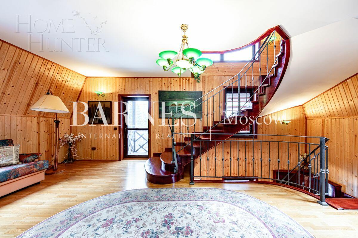 3-этажный коттедж 650 м² с отделкой