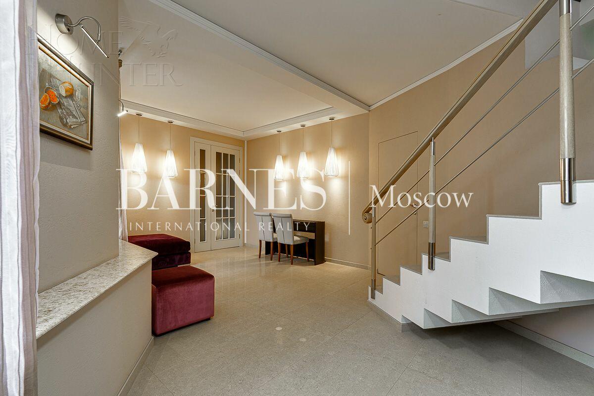 2-этажный коттедж 1 150 м² с отделкой