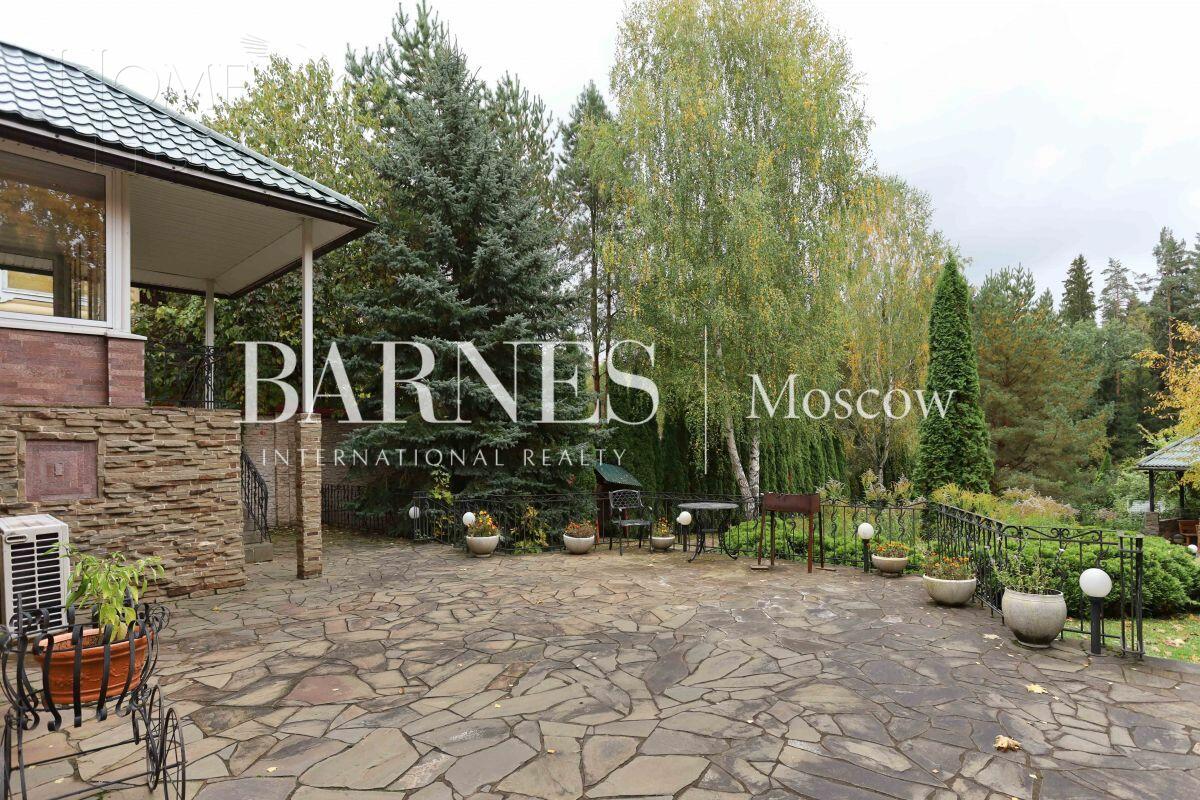 2-этажный коттедж 320 м² с отделкой