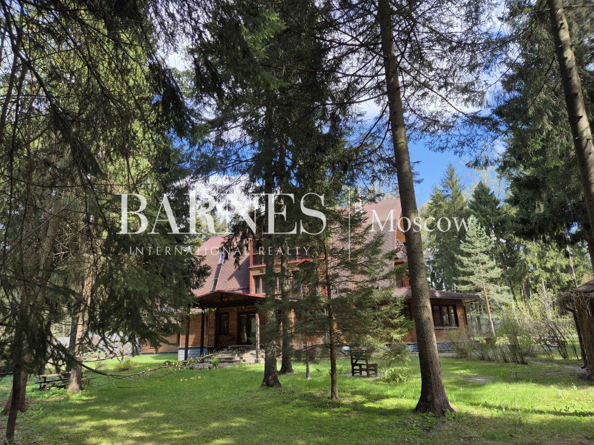 3-этажный коттедж 650 м² с отделкой