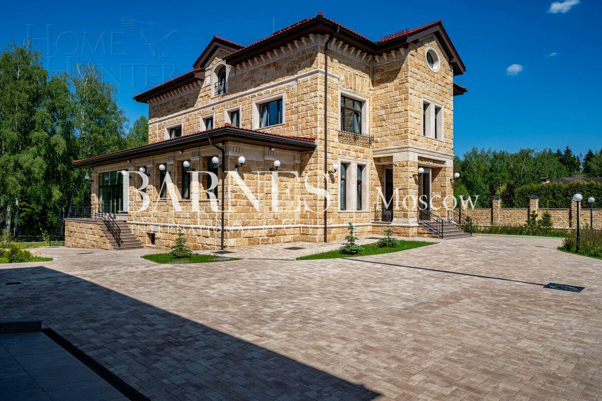 2-этажный коттедж 2 800 м² без отделки