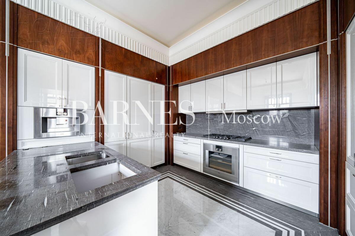 2-этажный коттедж 1 244 м² с отделкой