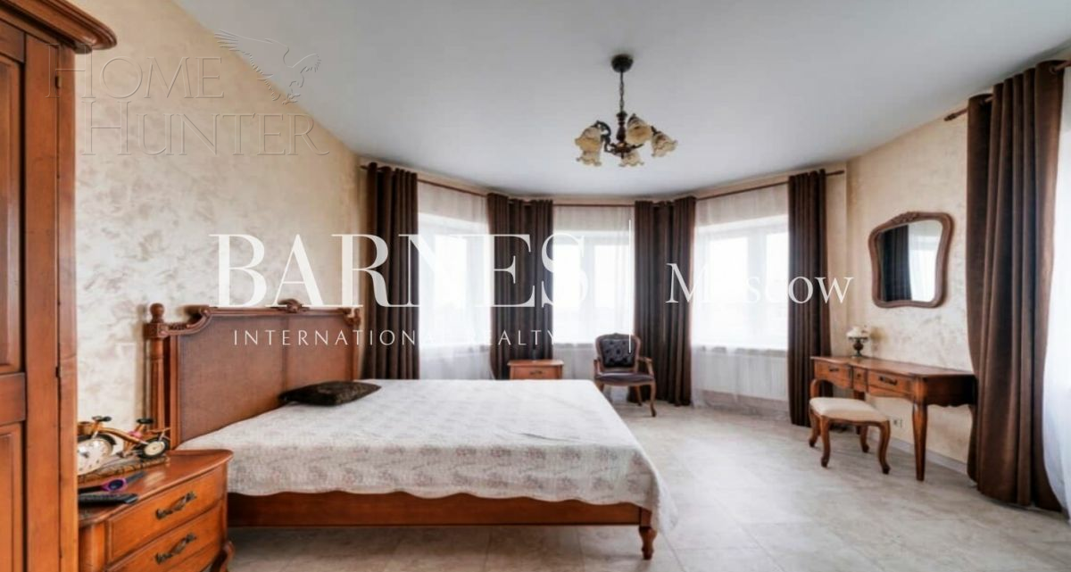 3-этажный коттедж 1 240 м² с отделкой