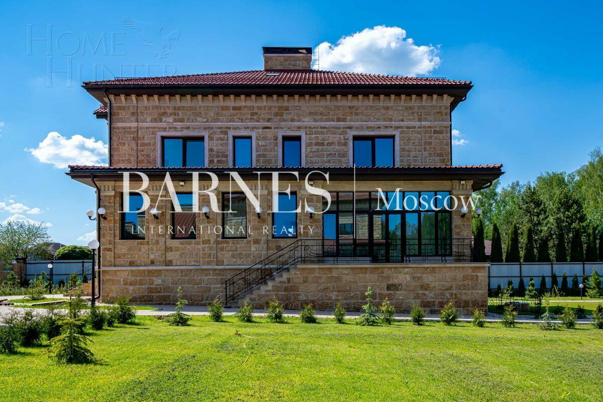 2-этажный коттедж 2 800 м² без отделки