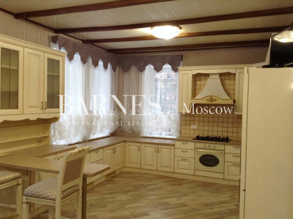 3-этажный коттедж 400 м² с отделкой