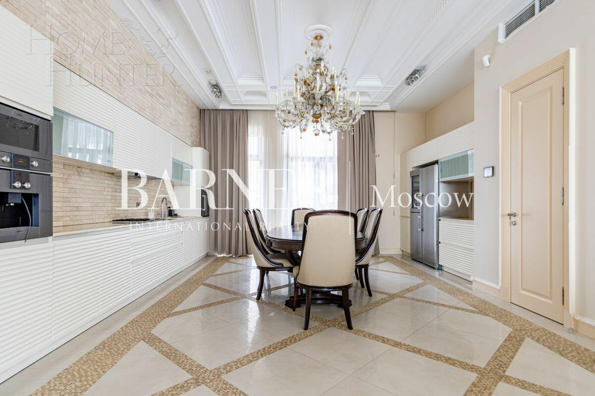 3-этажный таунхаус 430 м² с отделкой