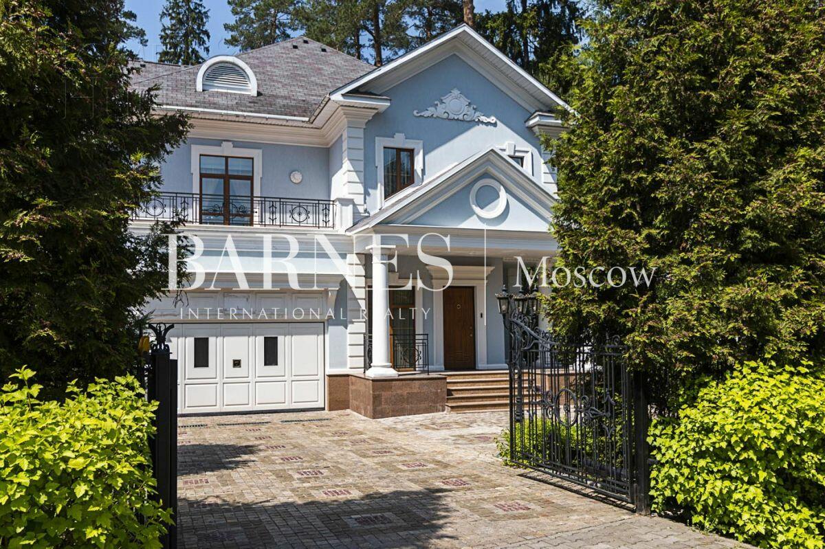 2-этажный коттедж 782.7 м² с отделкой