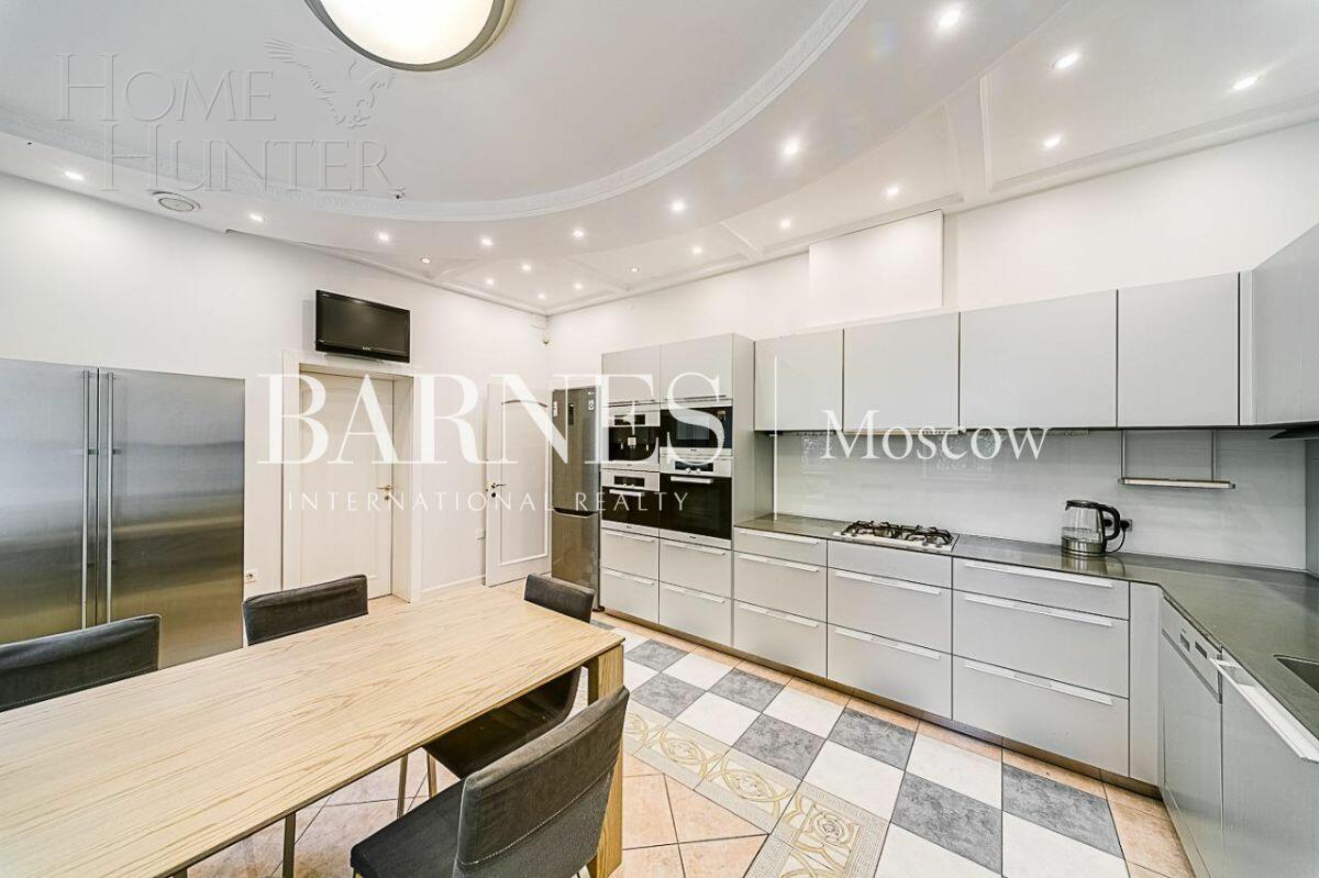 3-этажный коттедж 740 м² с отделкой