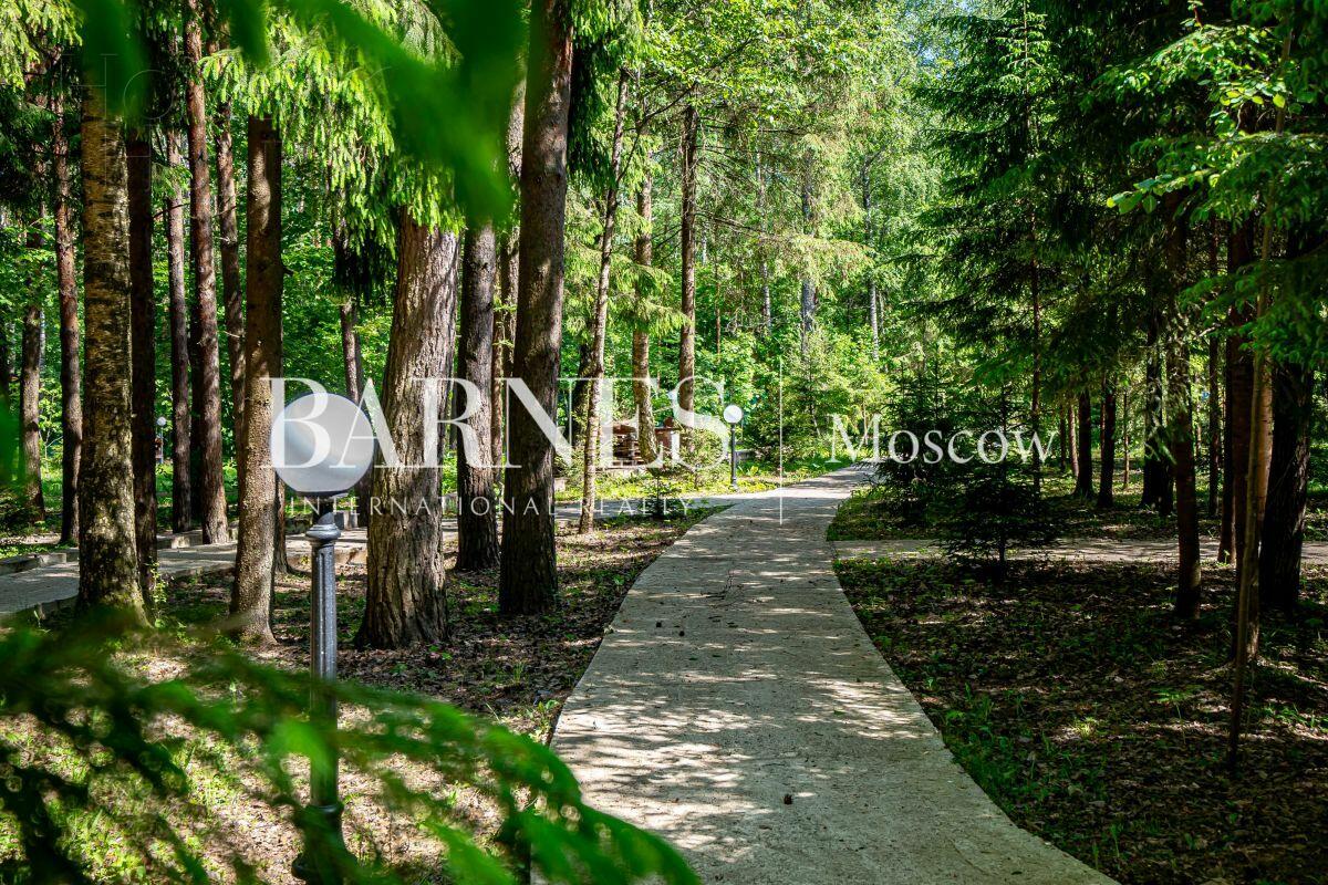 2-этажный коттедж 2 800 м² без отделки