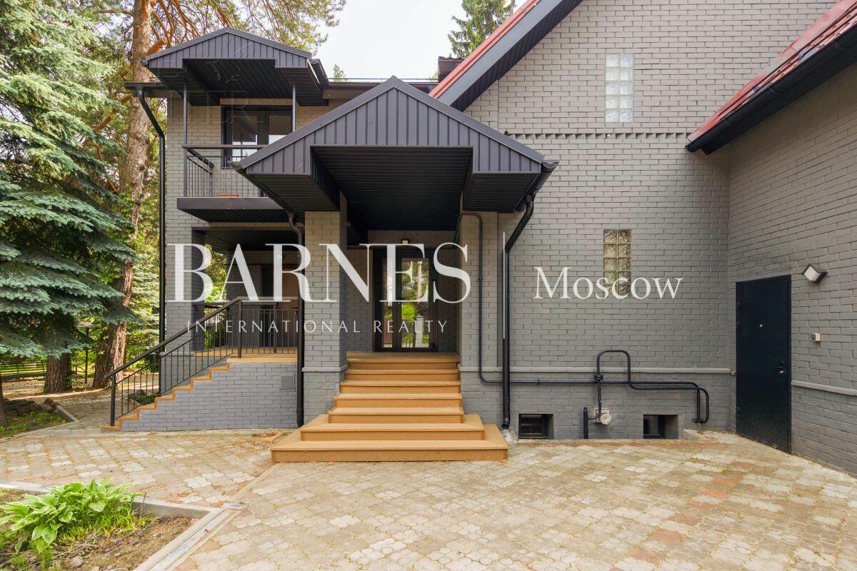 2-этажный коттедж 370 м² с отделкой